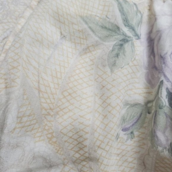 The Bay Reversible Twin Floral Comforter In Cream + single large Decorative Sham - Picture 9 of 11